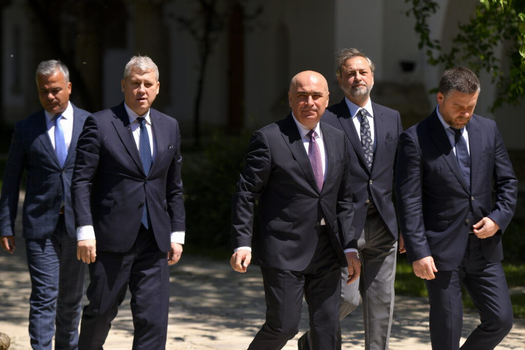 Lovitură pentru Bolojan înaintea ședinței PNL. Predoiu cere susținerea guvernului Veștea și refacerea coaliției: „Un compromis politic rezonabil”