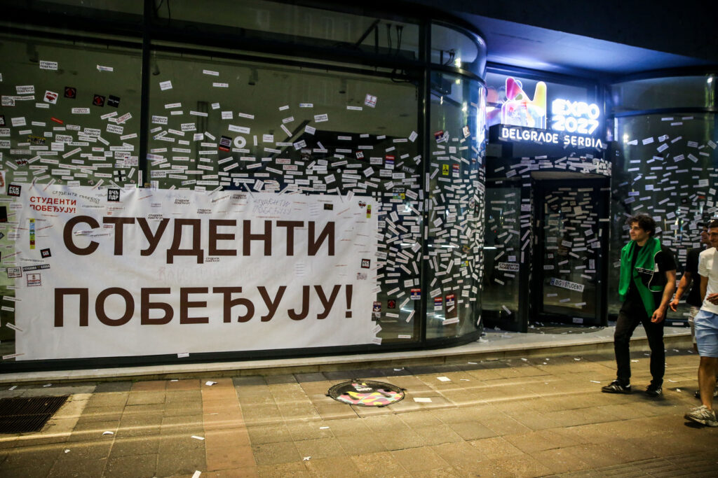 Alertă de călătorie pentru românii care merg în Serbia. MAE avertizează asupra protestelor din Belgrad și alte două orașe