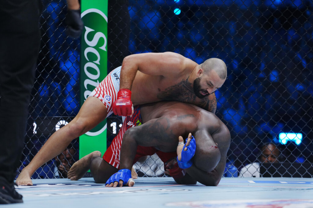 Un luptător MMA a numit-o pe Michelle Obama „bărbat”, apoi i-a făcut un cadou lui Trump