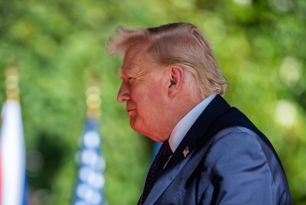 Trump anunță că SUA ar putea impune din nou sancțiuni împotriva petrolului rusesc
