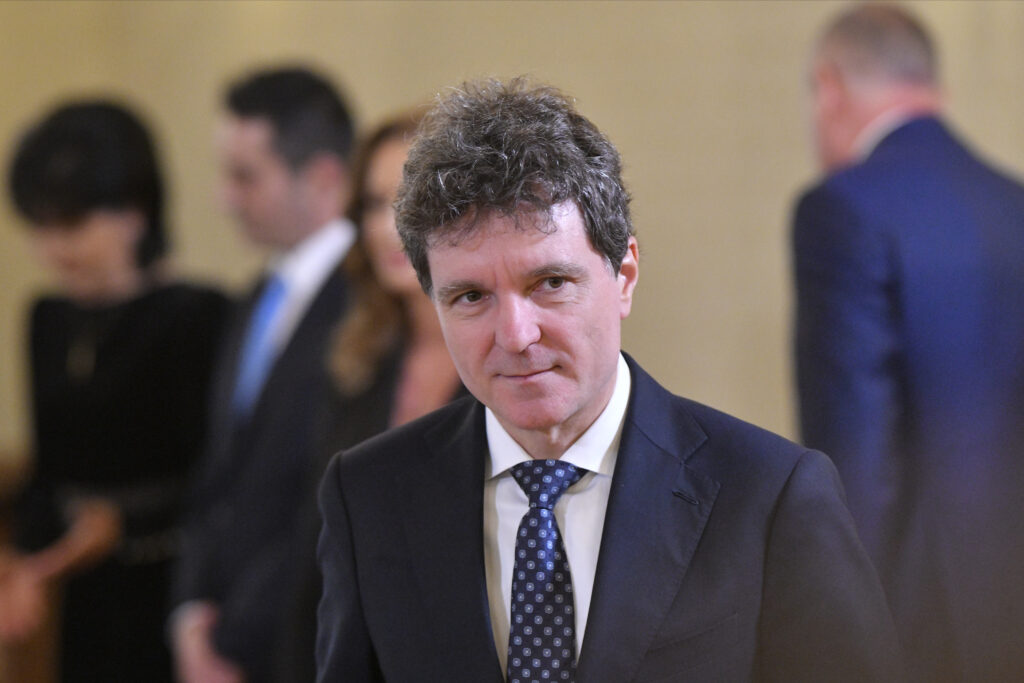 Zi decisivă pentru formarea noului Guvern. Partidele merg astăzi la Nicușor Dan cu soluția pentru criza politică. Care este propunerea PNL de premier 