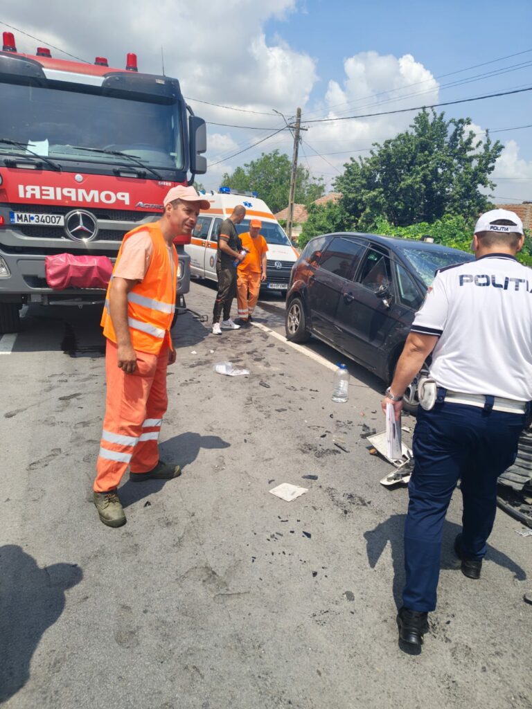 Accident grav în Mehedinți: un copil a murit. Mașina în care se aflau victimele, din Grecia