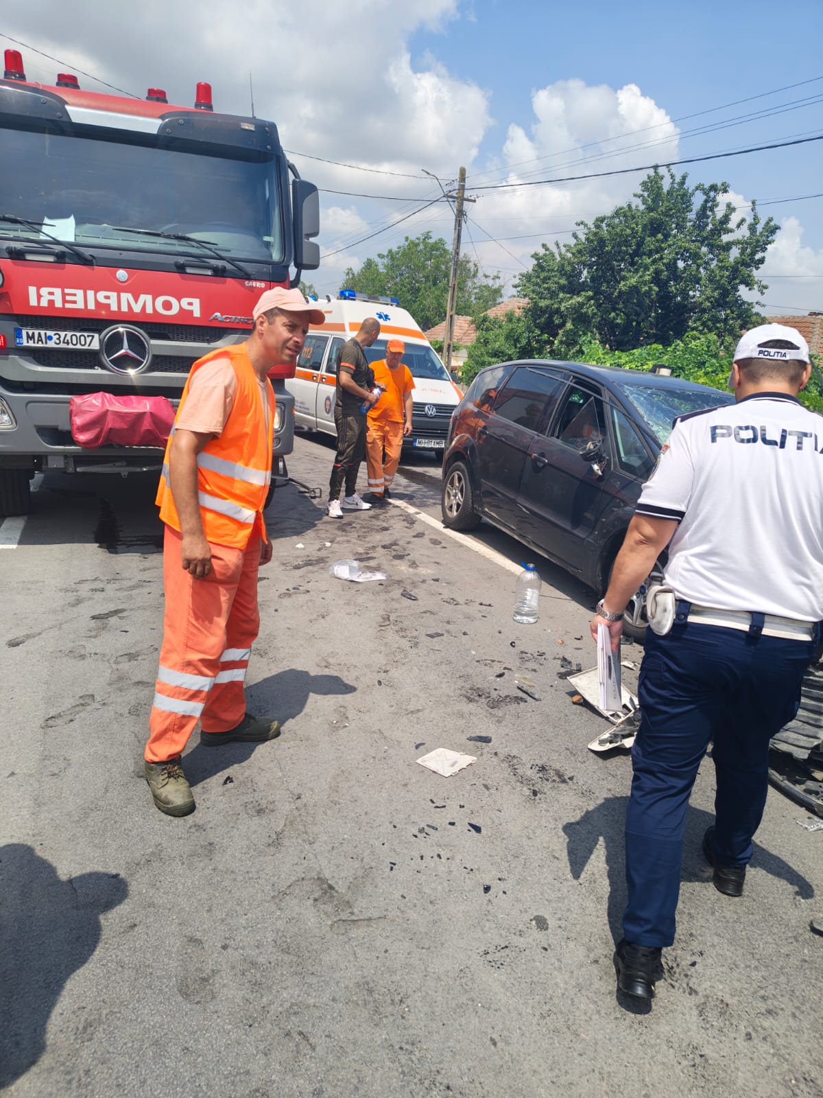 Accident grav în Mehedinți: un copil a murit, alte 3 persoane critic