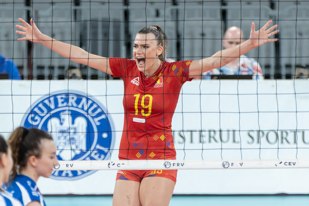 Adelina Ungureanu, căpitanul naționalei feminine de volei a României, se va opera la genunchi după accidentarea din Liga Europeană