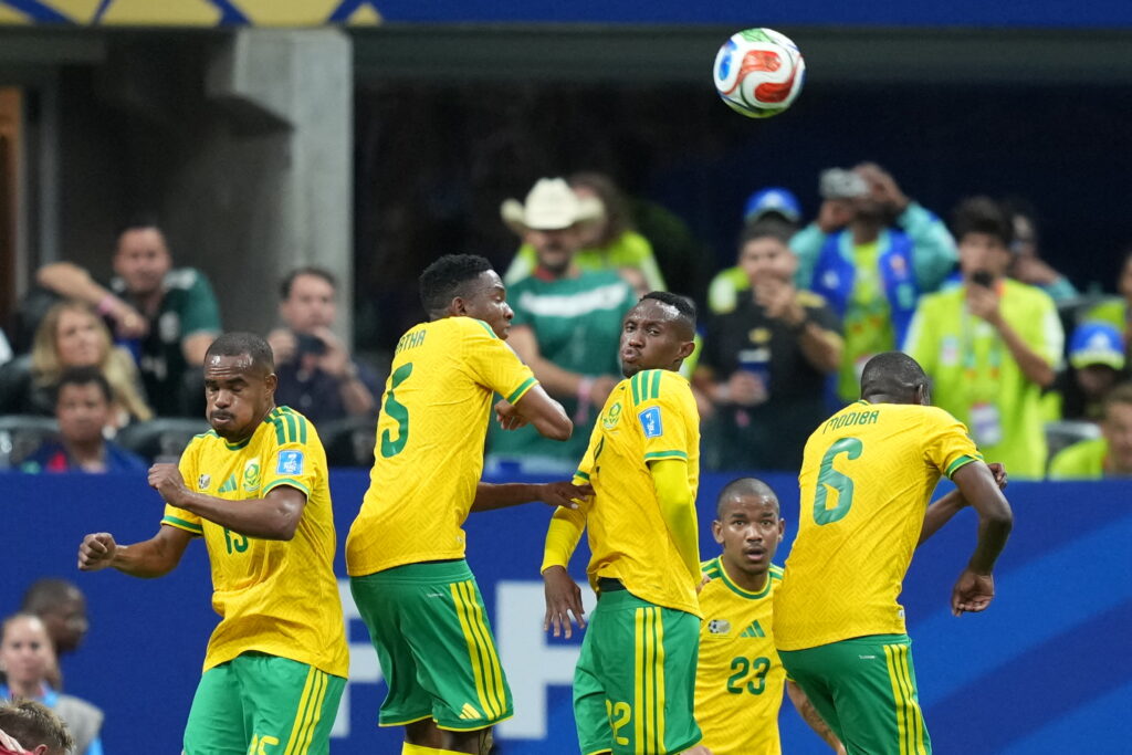 Africa de Sud trece pentru prima dată în istorie de faza grupelor la Campionatul Mondial de fotbal