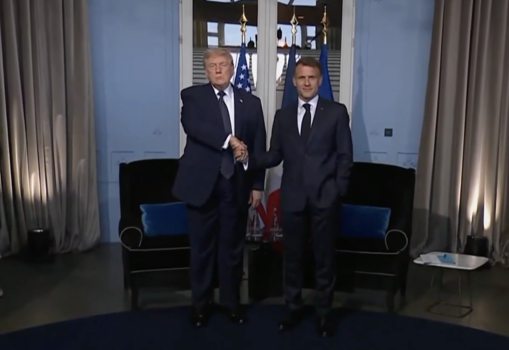 „Emmanuel este un prieten special al meu”. Trump, față în față cu Macron: anunțuri privind scăderea prețului petrolului și revenirea la problema Ucrainei