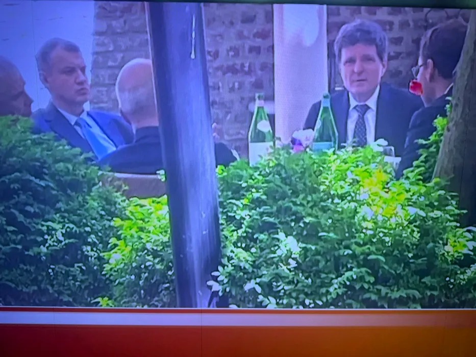 Imaginea care alimentează controversele din PNL: Nicușor Dan și Rareș Bogdan, la aceeași masă la Bruxelles