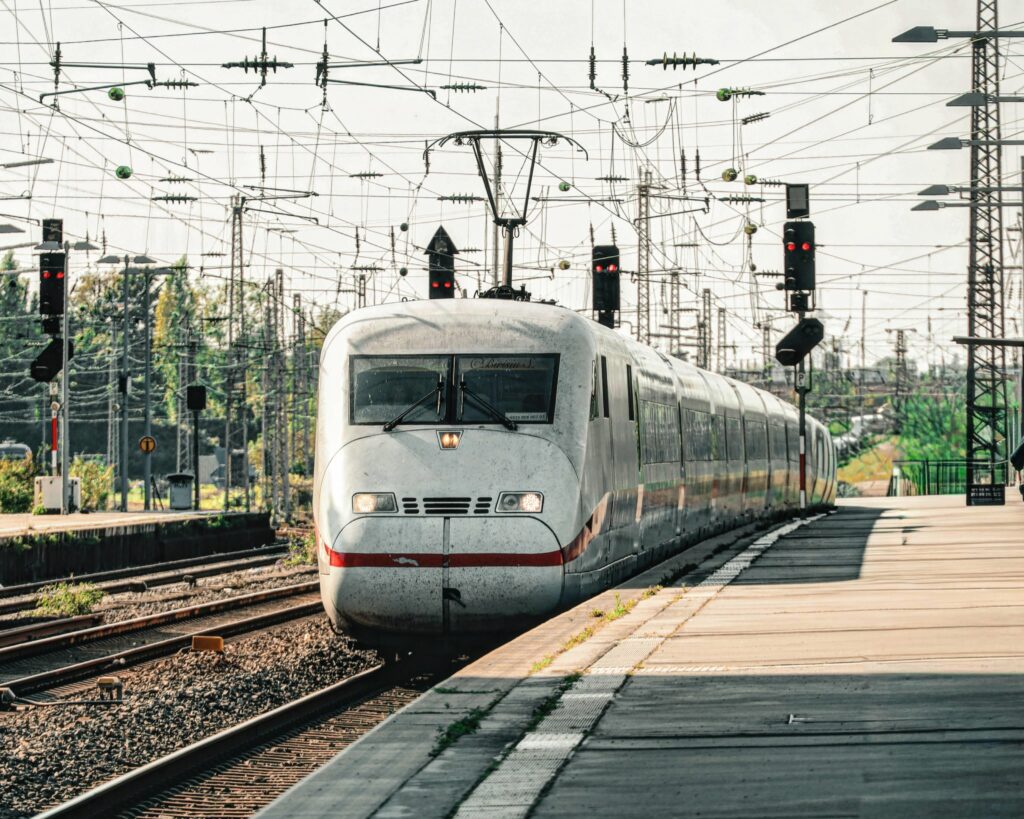 Trenuri blocate în Germania / Probleme ale sistemelor de comunicații dau peste cap planurile a mii de turiști