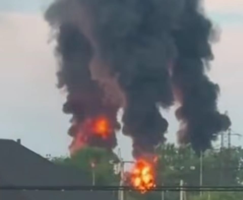 Ucraina lovește din nou în inima Rusiei. Zelenski anunță atacuri asupra a trei obiective petroliere