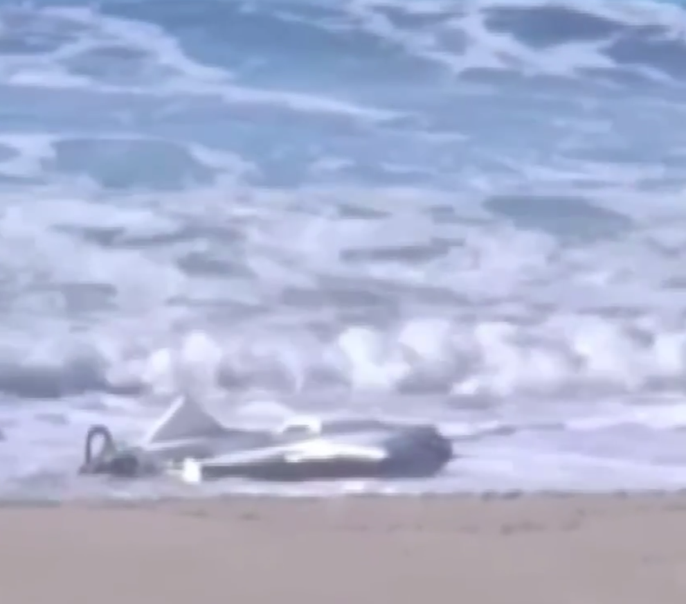 O dronă de luptă cu explozibili a ajunsă pe o plajă de la Marea Neagră