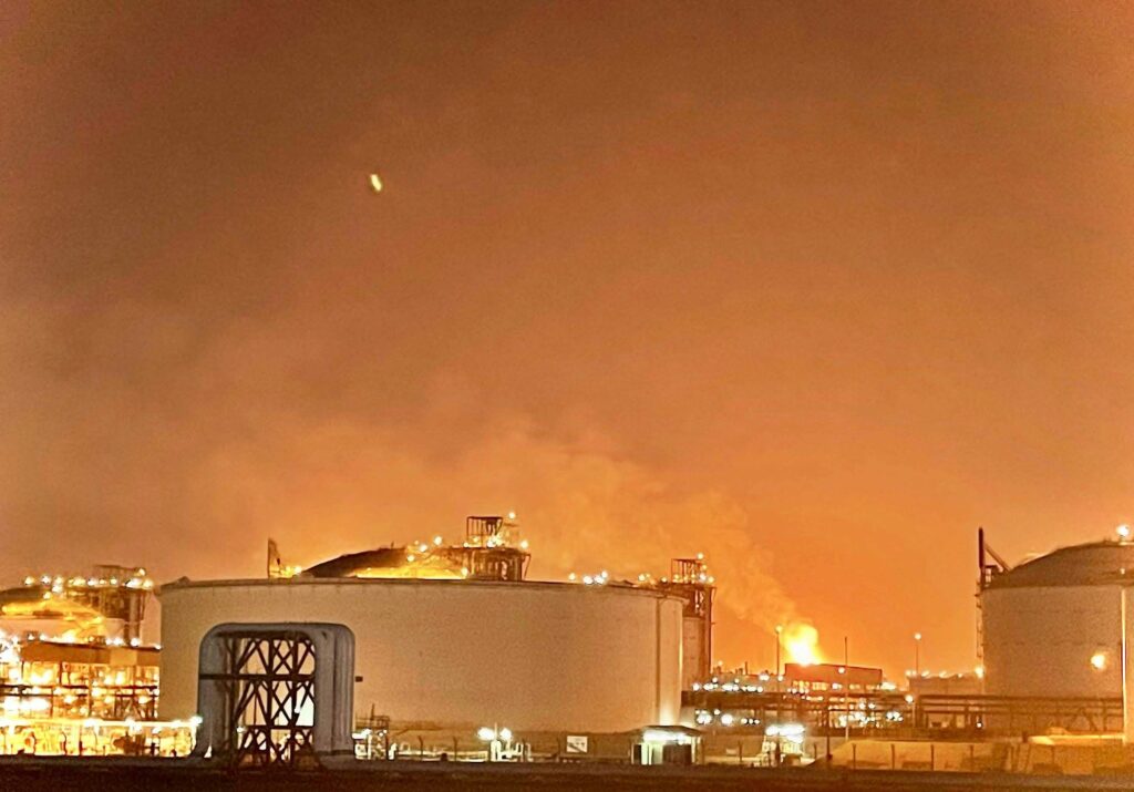 Explozie devastatoare în Qatar: 54 de răniți și 18 dispăruți la principalul terminal de gaze