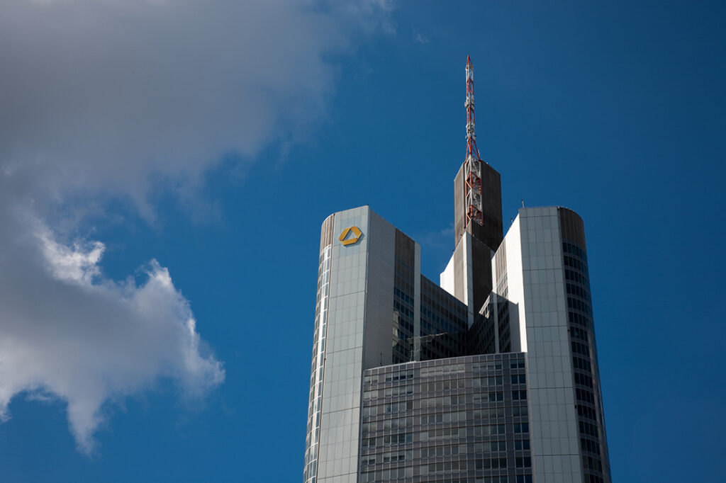 Germania respinge oficial oferta UniCredit privind Commerzbank