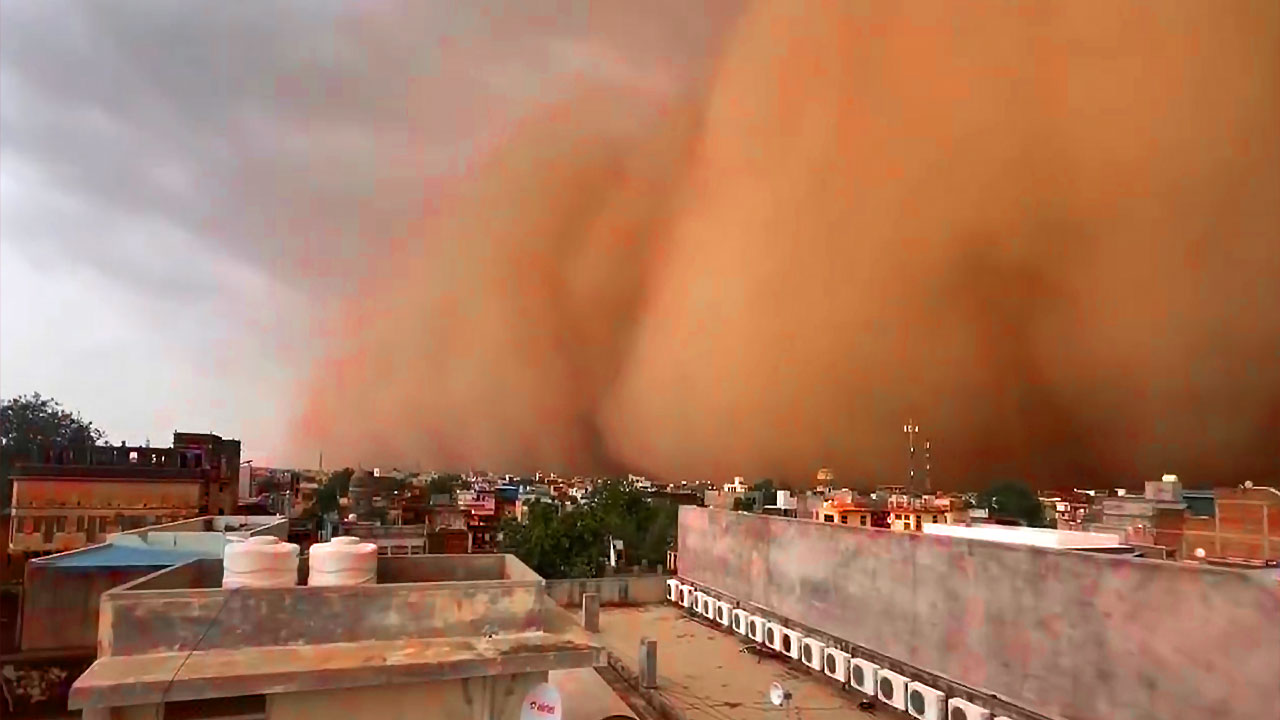 Ploaia Roșie din Sahara: Bacterii Benefice, Riscuri și Impact Climatic