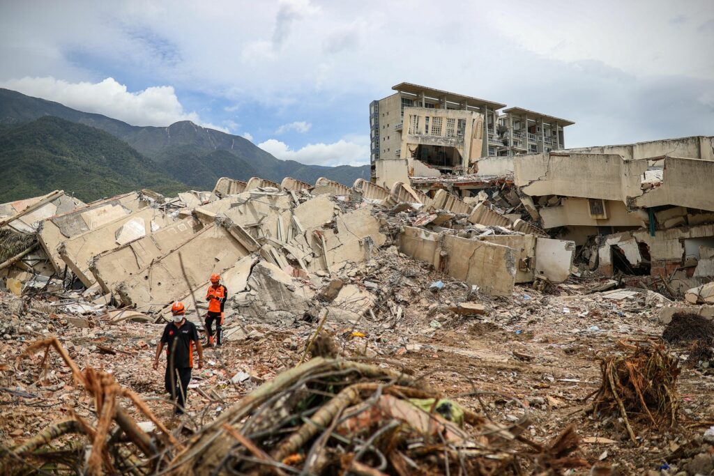 Un complex rezidențial din perioada lui Chávez, în ruină după cutremurele din Venezuela