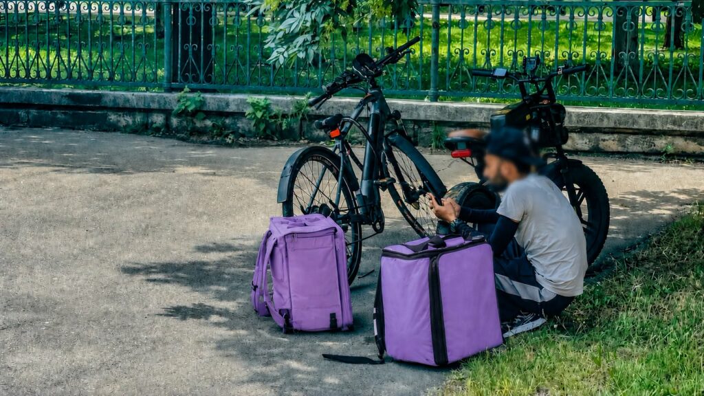 ANAF a desctructurat o rețea de evaziune fiscală din domeniul food delivery. Prejudiciul produs depășește 23 de milioane de lei