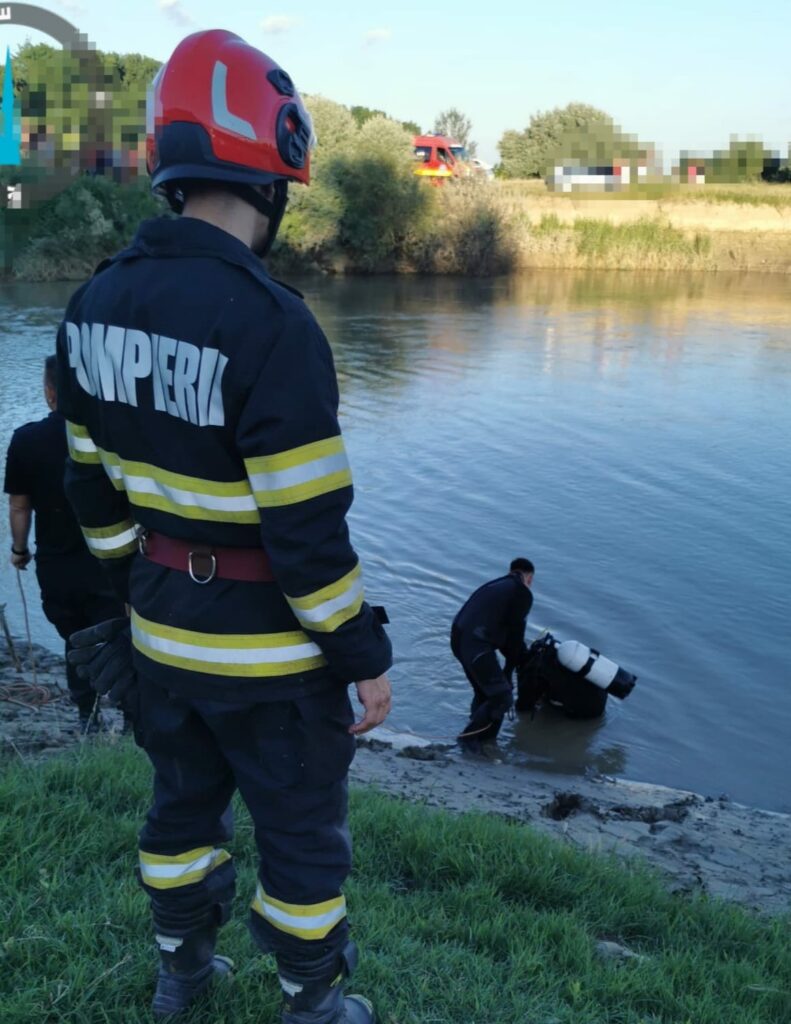 Intervenție de urgență pentru salvarea unei persoane de la înec în Lacul Tei