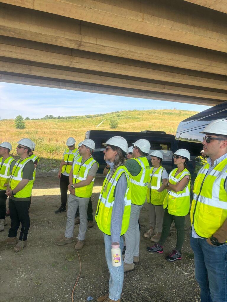 Interes NATO pentru autostrada Sibiu-Pitești. Ofițeri, în vizită pe șantier