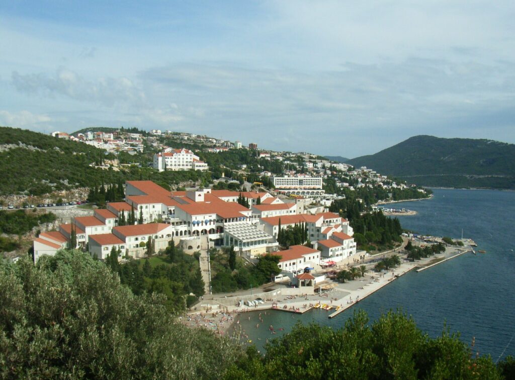 Stațiunea de la Adriatică unde o cafea costă 1 euro și cazarea începe de la 35 de euro