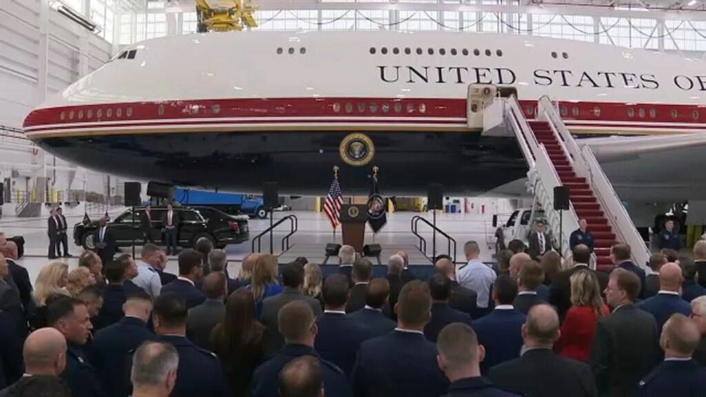 „Cel mai luxos avion din lume”. Trump a prezentat noul Air Force One, un Boeing 747, primit cadou de la Qatar
