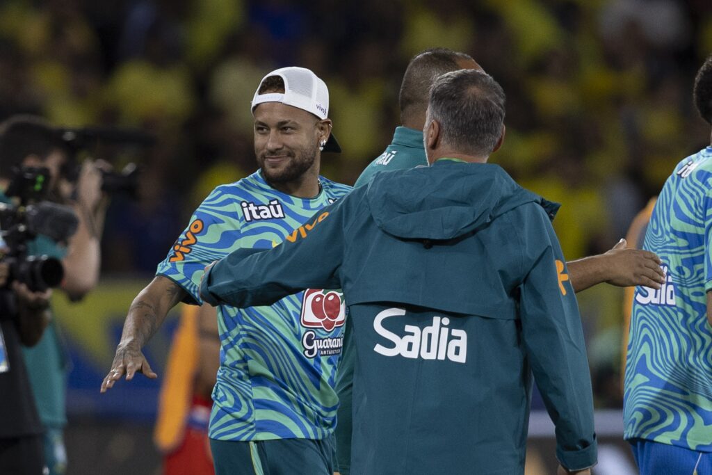 Neymar, Absent de la Antrenamentele Braziliei înainte de Mondial Neymar, Absent de la Antrenamentele Braziliei înainte de Mondial