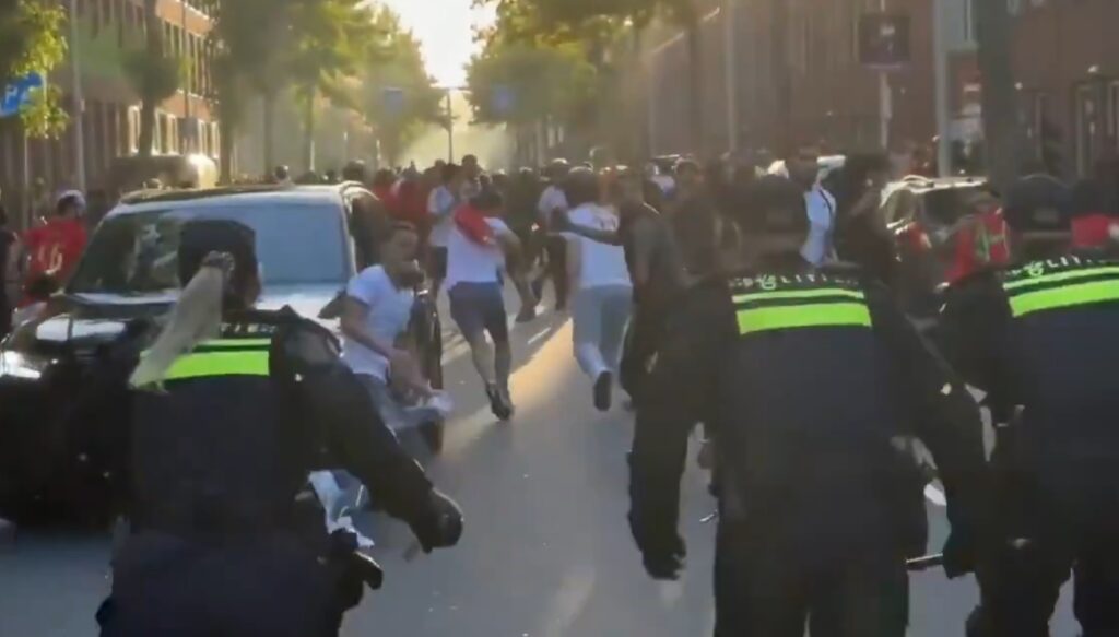 Haos în Olanda după eliminarea de la Mondial. Sărbătoarea fanilor Marocului s-a transformat în confruntări cu poliția