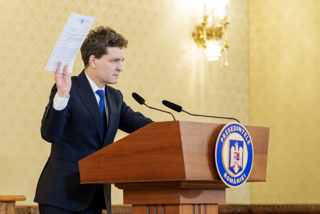Declarația de avere de 33 de pagini a președintelui Nicușor Dan: fără casă dar cu 387 de donatori. Cât câștigă șeful statului