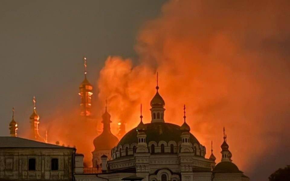 Ministrul de Externe francez condamnă bombardarea catedralei din Kiev cu Notre-Dame