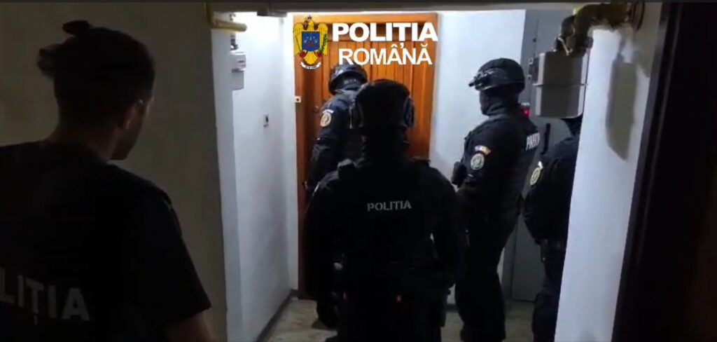 Șase tineri din Brașov, cu vârste între 16 și 22 de ani, cercetați după ce au aderat la o organizație neonazistă