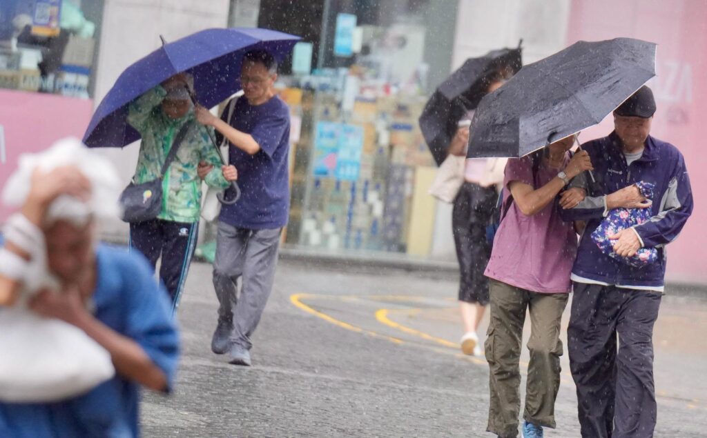 Hong Kong paralizat de ploi extreme. Autoritățile au emis cel mai grav nivel de alertă