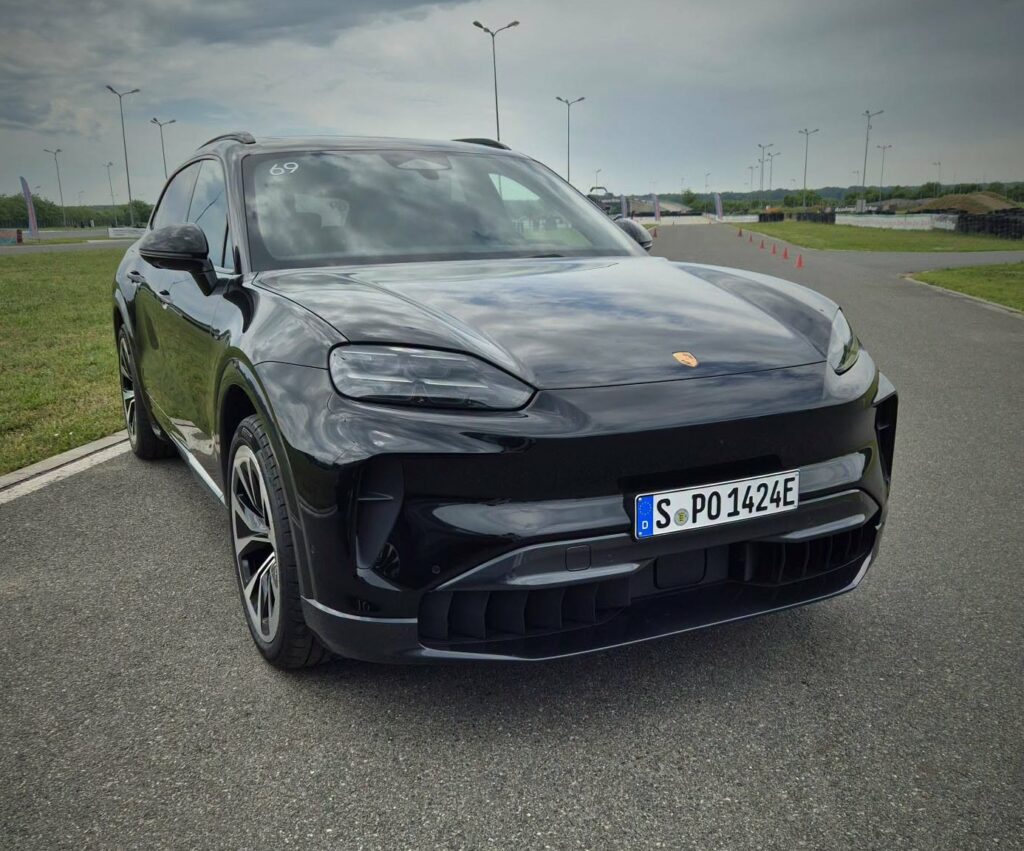 Noul Porsche Cayenne Electric a fost prezentat în România / SUV-ul electric promite până la 644 km autonomie și încărcare în mai puțin de 16 minute