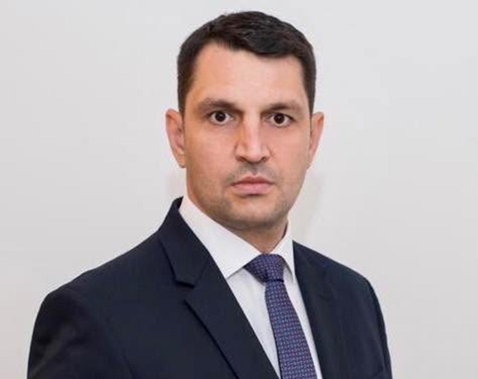 Tensiuni în PNL înainte de Congres: Bolojan candidează, Veștea s-a retras