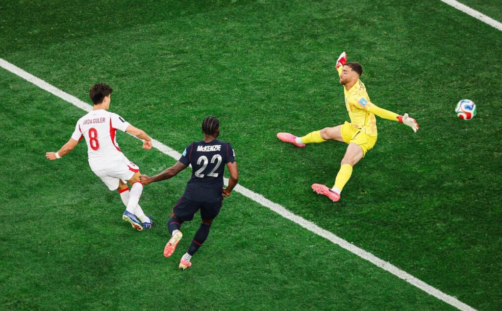 Turcia învinge SUA cu un gol în ultimele secunde, dar americanii merg mai departe de pe primul loc