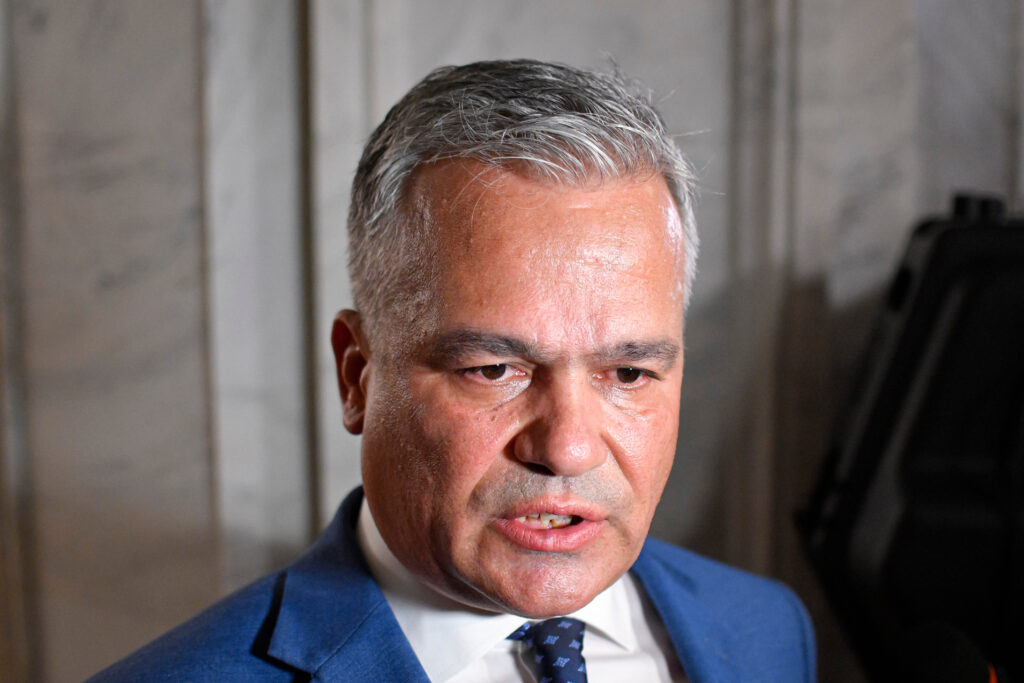 Adrian Veștea: „Îmi pare rău că nu s-a putut materializa. Urmează o perioadă de nesiguranță pentru români”