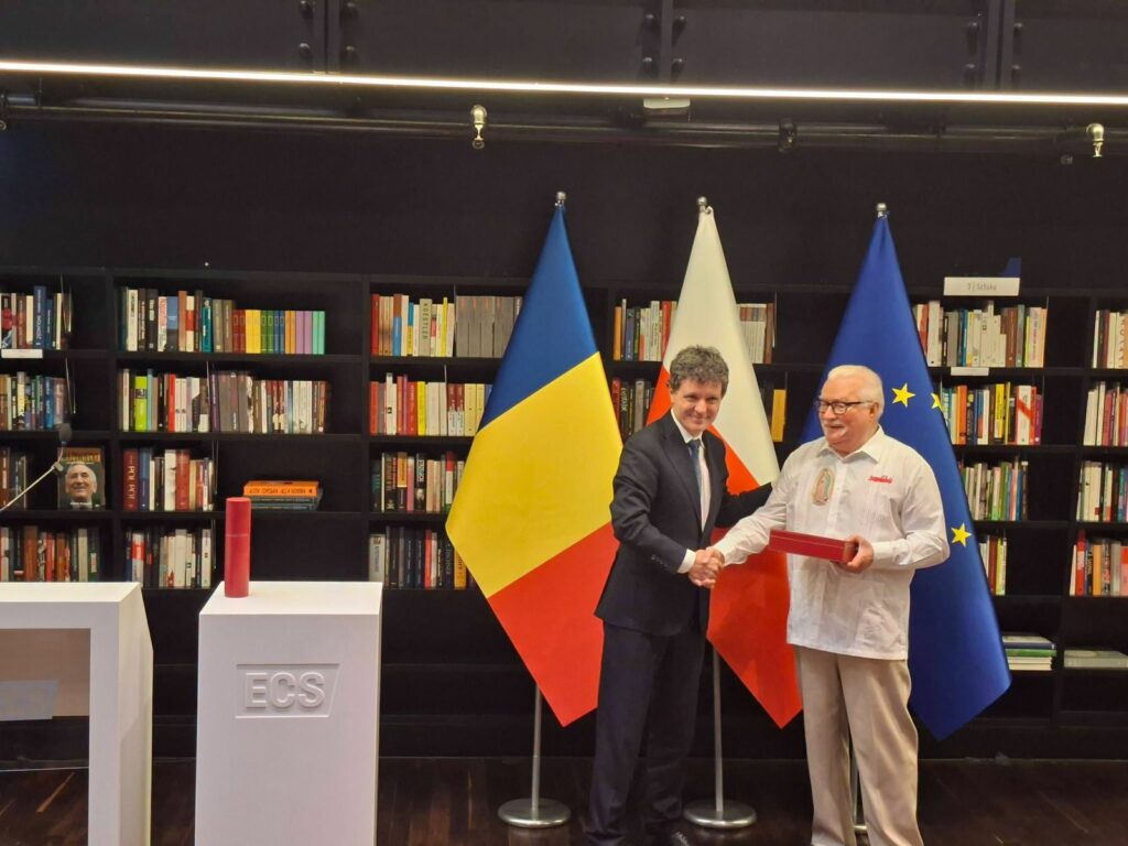 Nicușor Dan, după ce l-a decorat pe Lech Wałęsa cu „Steaua României”: Societățile noastre au nevoie de modele