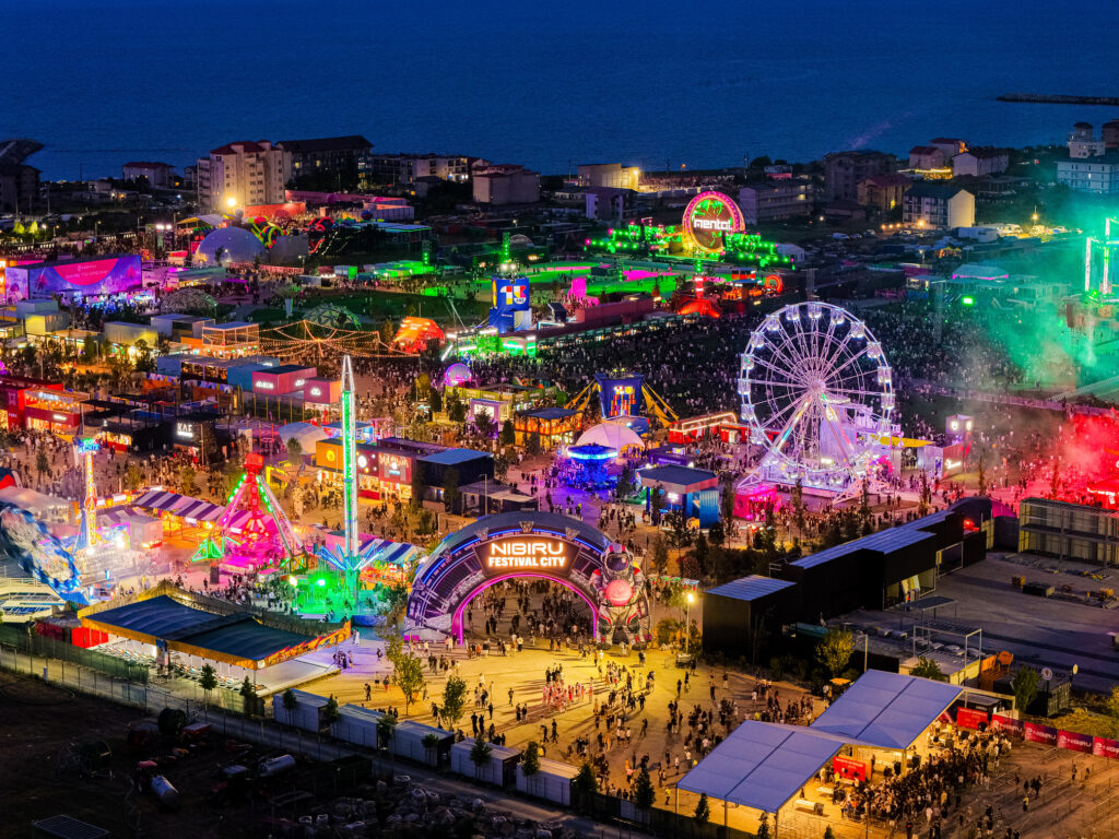 BEACH, PLEASE! INTRĂ ÎN ISTORIE: peste 600.000 de participanți, cea mai mare ediție de până acum și începutul unei noi ere la NIBIRU (P)