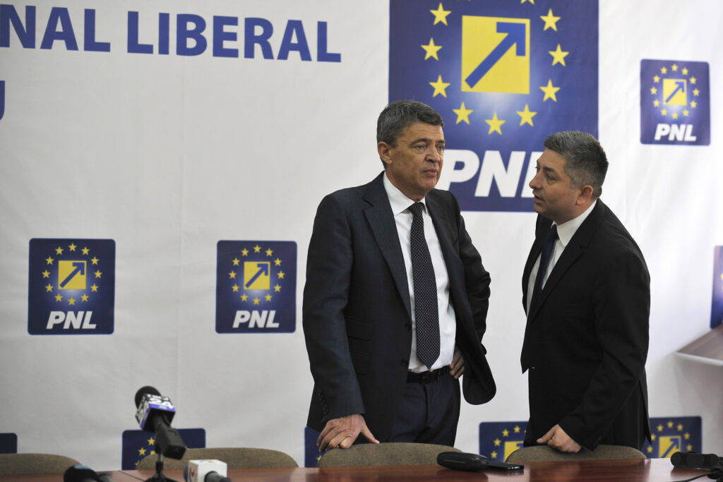 Alin Tișe, atac la adresa conducerii PNL: „Se ghidează după instinctul de a rămâne la butoane, la ciolan. Țara se sufocă”