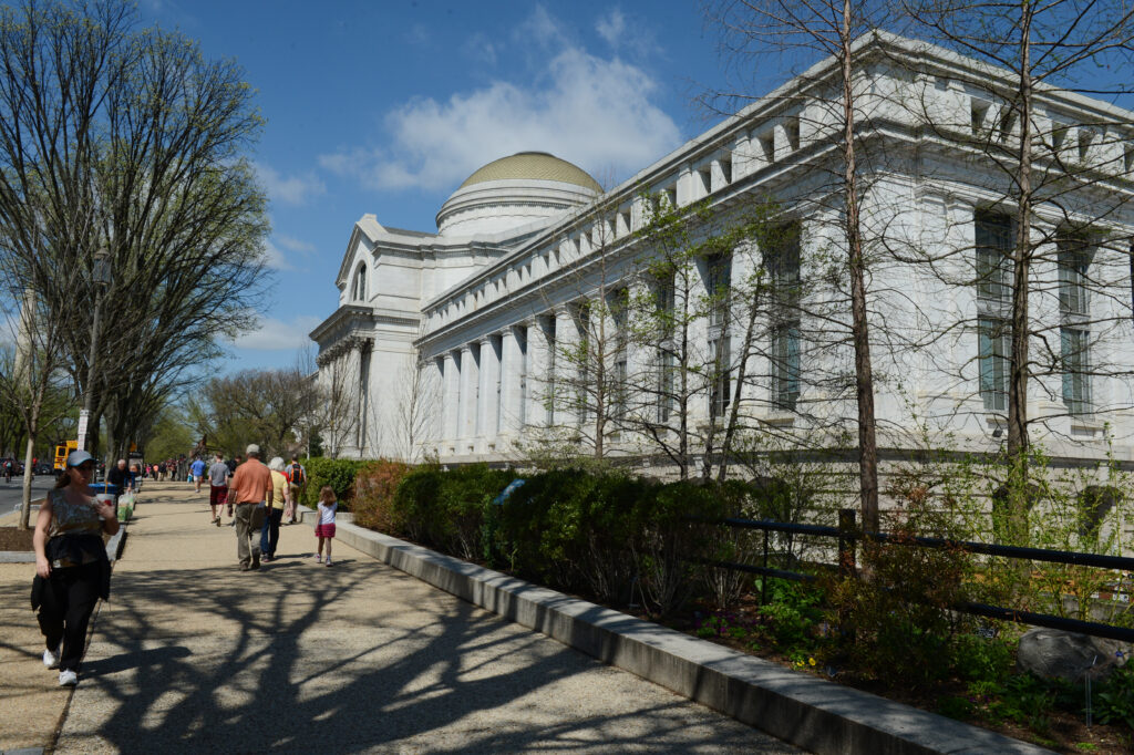 Institutul Smithsonian respinge raportul Casei Albe care acuză Muzeul de antiamericanism: Nu este o caracterizare onestă