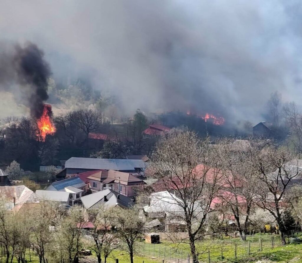 Guvernul alocă noi ajutoare pentru persoanele afectate de incendiul din Soveja, Vrancea: Procedură simplificată și despăgubiri de până la 90% din valoarea caselor