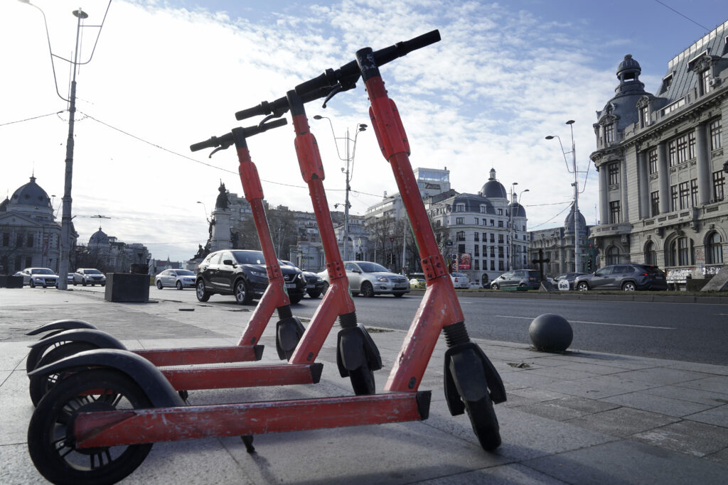 Bărbat de 45 de ani, găsit mort lângă o trotinetă electrică pe pista de biciclete din Năvodari