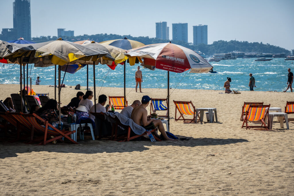 De la șezlonguri la bufetul all inclusive: regulile de bun-simț pe care turiștii le ignoră adesea