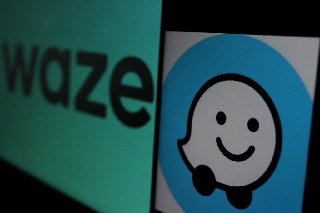 Waze introduce o funcție mult așteptată. Semafoarele încep să apară pe hărțile aplicației