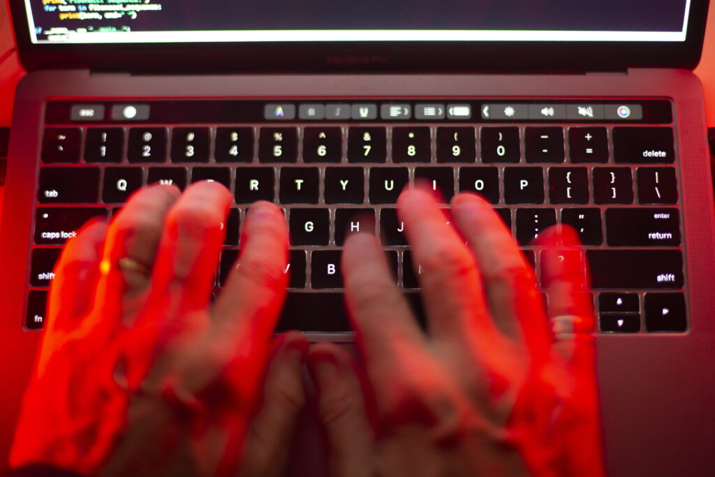 Hackerii ruși au piratat camere de supraveghere din Olanda pentru a spiona transporturile militare către Ucraina