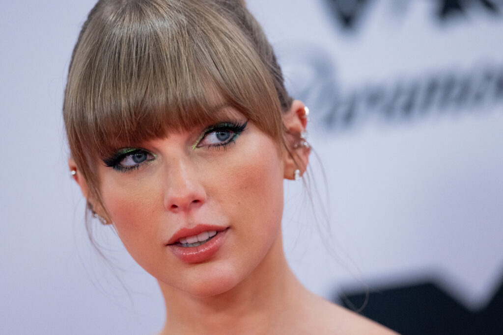 În loc să primească daruri de nuntă, Taylor Swift și Travis Kelce au donat 26 de milioane de dolari. Cine beneficiază de gestul cuplului