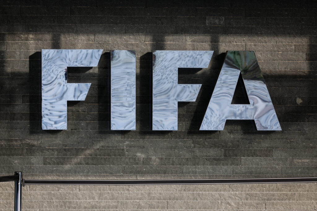 FIFA continuă planul controversat: "Nimeni nu vinde fotbalul". UEFA a decis să boicoteze competițiile FIFA dacă proiectul nu este retras