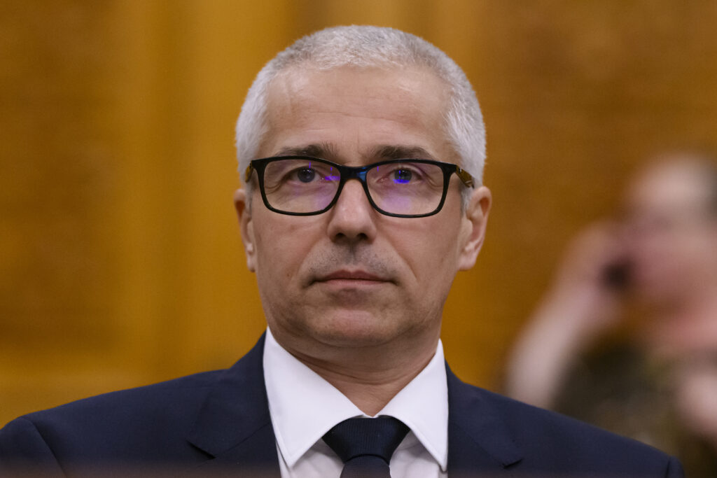 „Problemele vin din lipsa de competență constituțională a unui Guvern demis”. Radu Marinescu arată cum Guvernul demis Bolojan nu mai poate propune proiecte de lege și cere sesizarea CCR