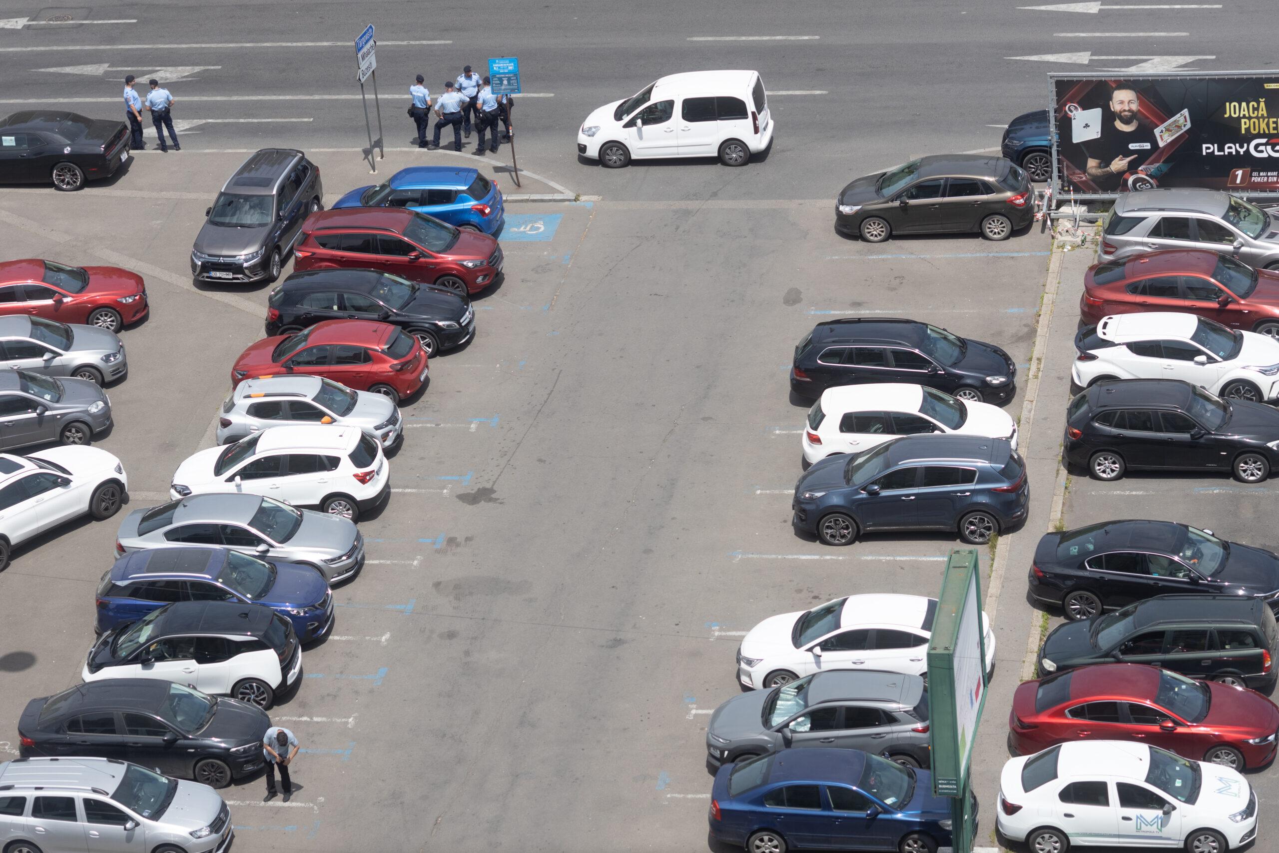 Operațiuni Europene: Arestări pentru Fraudă cu TVA și Trafic de Migranți