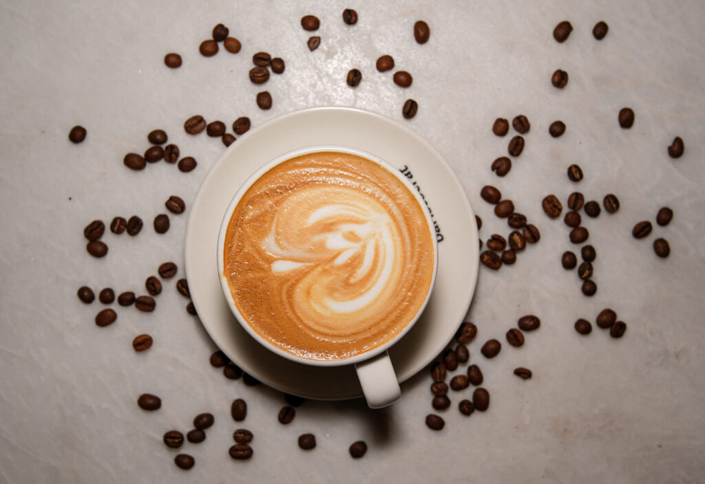 Consumi cafea zilnic? Un studiu pe 350.000 de oameni vine cu vești încurajatoare