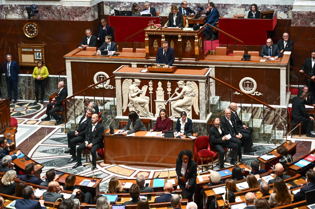 Franța: Adunarea Națională a votat eliminarea prescrierii în cazurile de abuz asupra copiilor