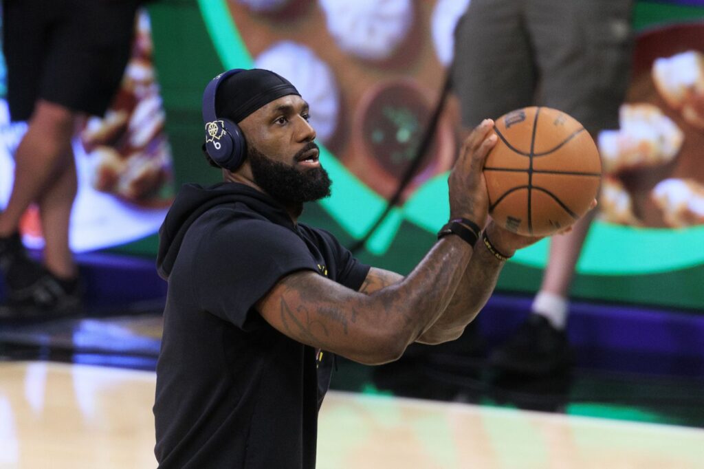 LeBron James continuă în NBA la 41 de ani. De ce a ales Philadelphia 76ers