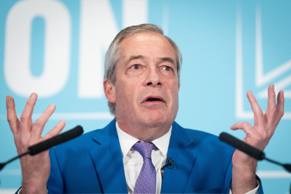 Marea Britanie. Nigel Farage demisionează din funcția de deputat, dar anunță că va cere votanților din Clacton să-l realeagă